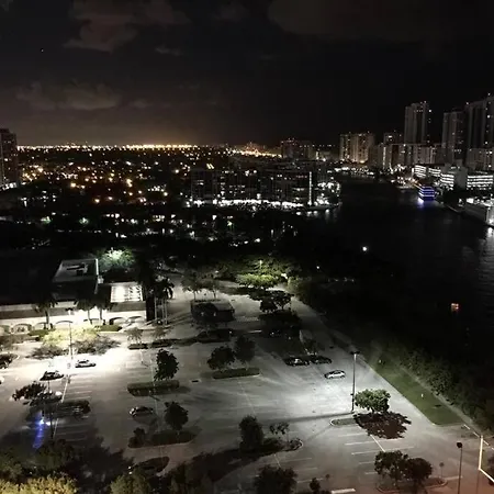 Lovely 2Bed 1Bath Condo With Private Balcony 18Th Floor Hallandale Beach Exterior photo