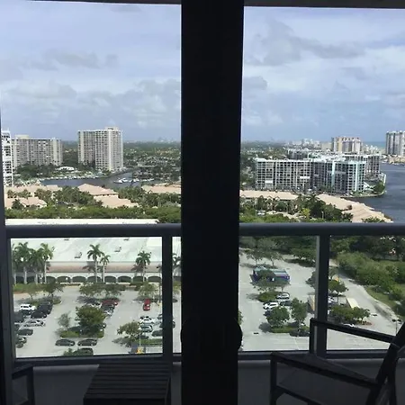 Lovely 2Bed 1Bath Condo With Private Balcony 18Th Floor Hallandale Beach Exterior photo
