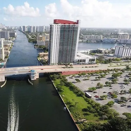 Lovely 2Bed 1Bath Condo With Private Balcony 18Th Floor Hallandale Beach Exterior photo