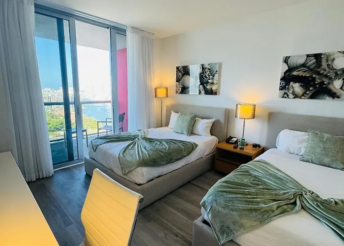 Lovely 2Bed 1Bath Condo With Private Balcony 18Th Floor