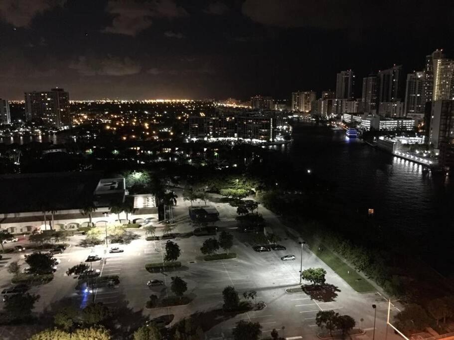 Lovely 2bed 1bath With Private Balcony 18th Floor *