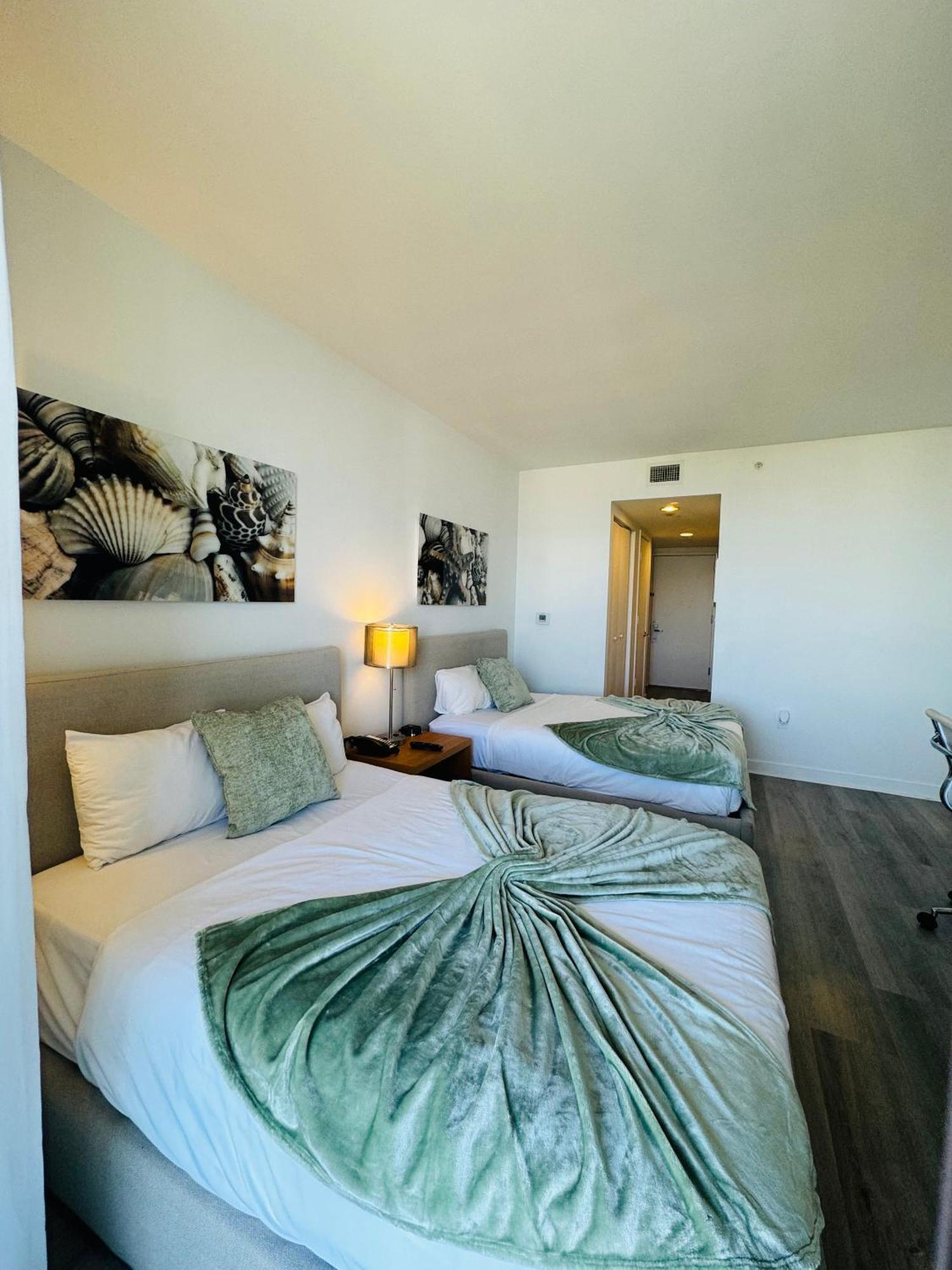 Apartment Lovely 2bed 1bath With Private Balcony 18th Floor Hallandale Beach