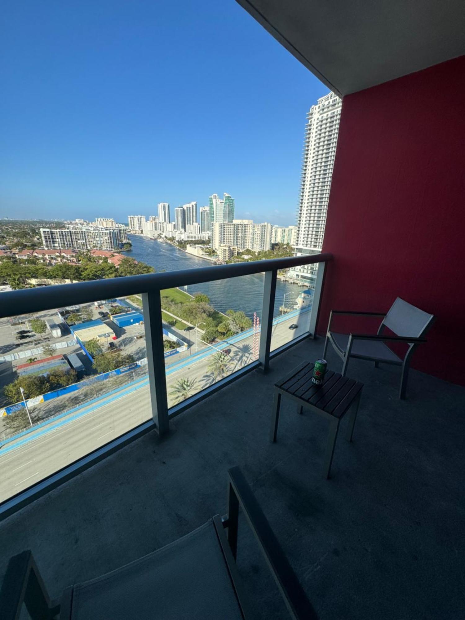 Apartment Lovely 2bed 1bath With Private Balcony 18th Floor Hallandale Beach
