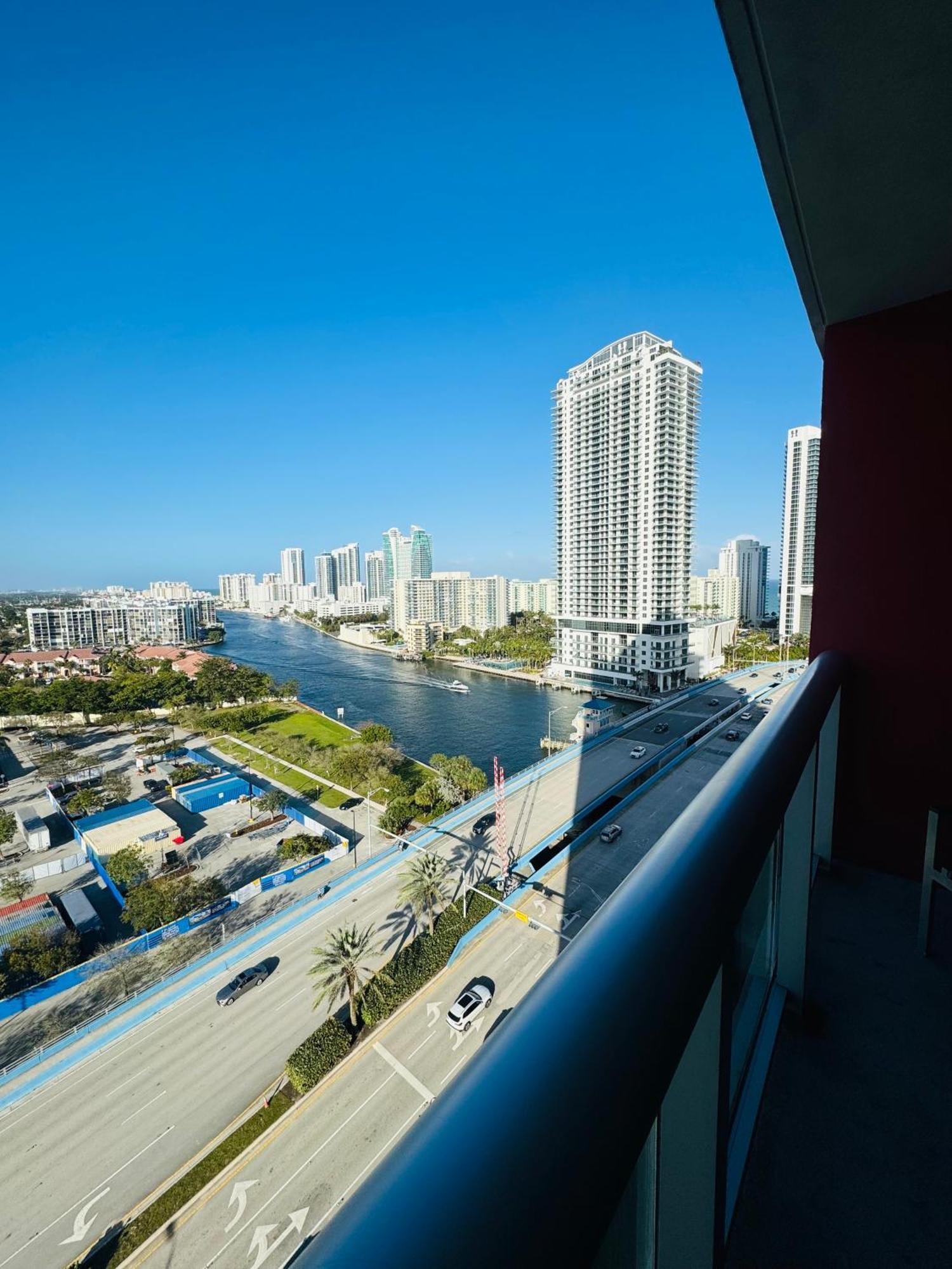 Lovely 2bed 1bath With Private Balcony 18th Floor Apartment Hallandale Beach