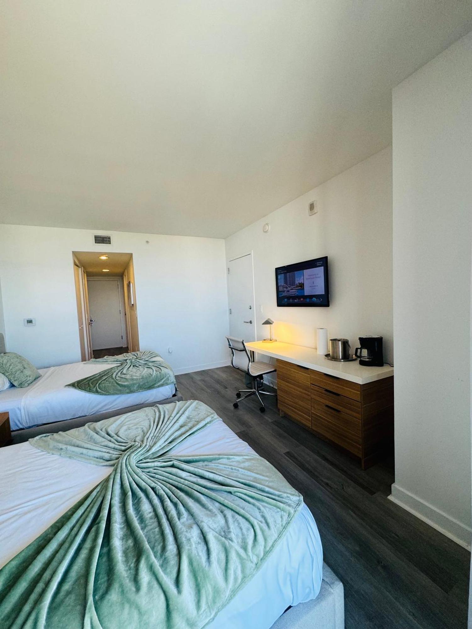 Apartment Lovely 2bed 1bath With Private Balcony 18th Floor