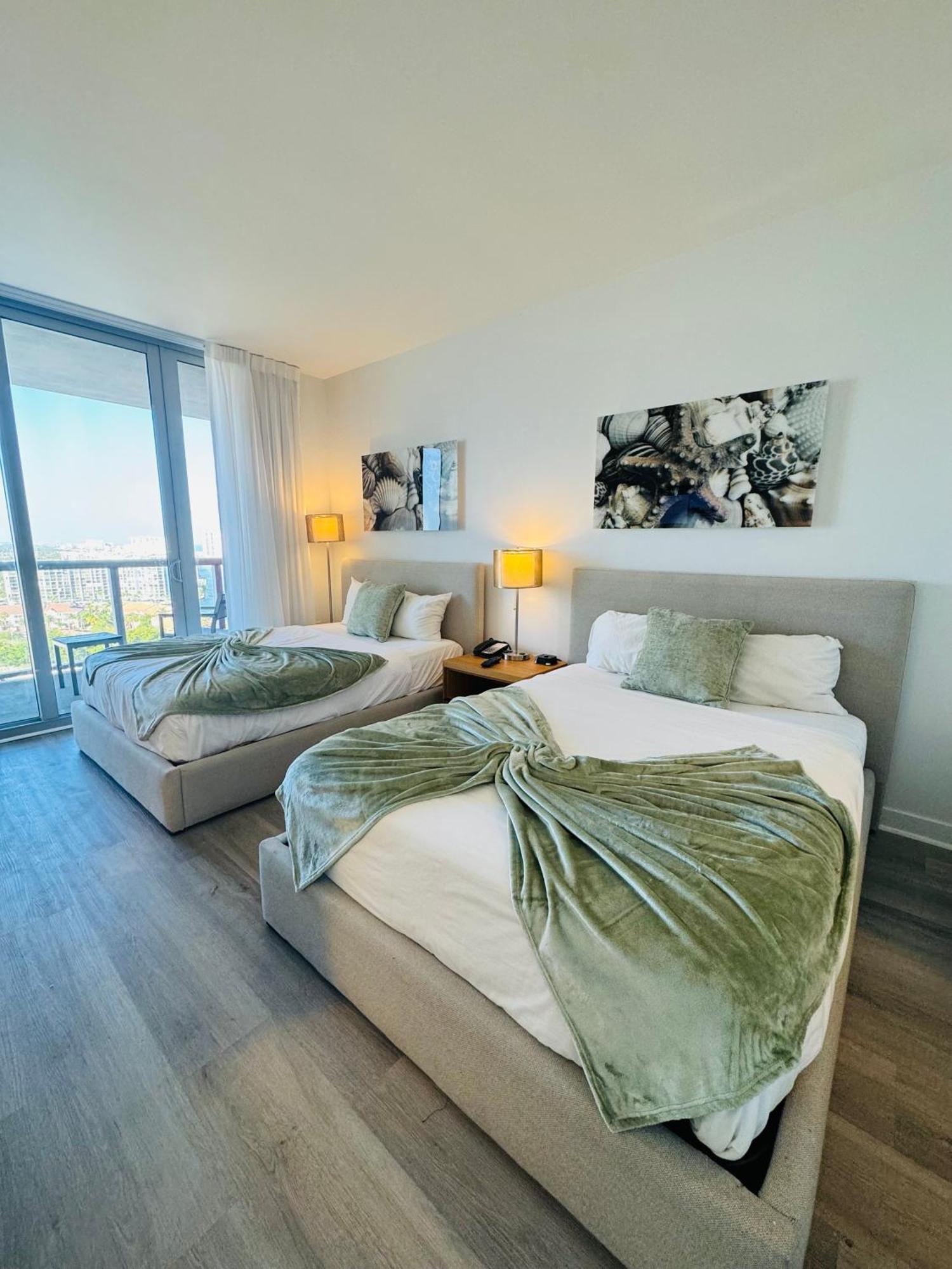 Apartment Lovely 2bed 1bath With Private Balcony 18th Floor Hallandale Beach