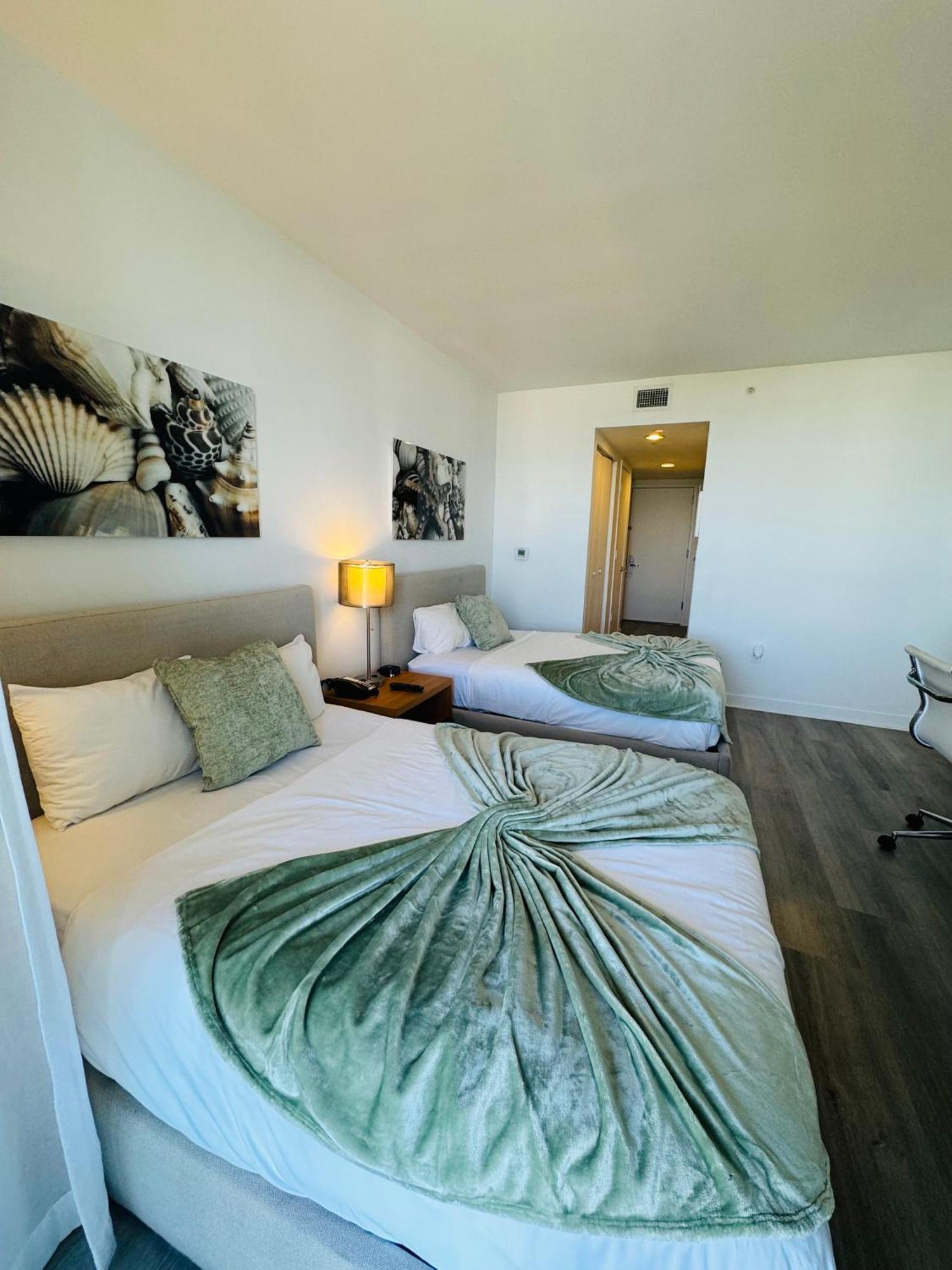 Lovely 2bed 1bath With Private Balcony 18th Floor Hallandale Beach