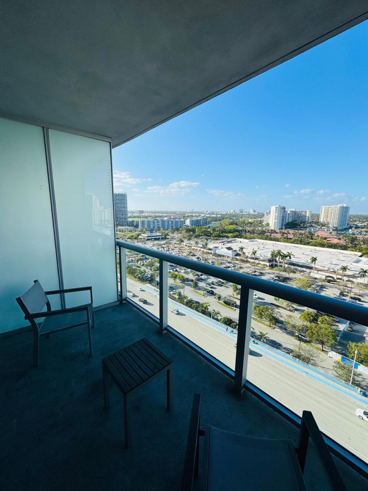 Lovely 2bed 1bath With Private Balcony 18th Floor