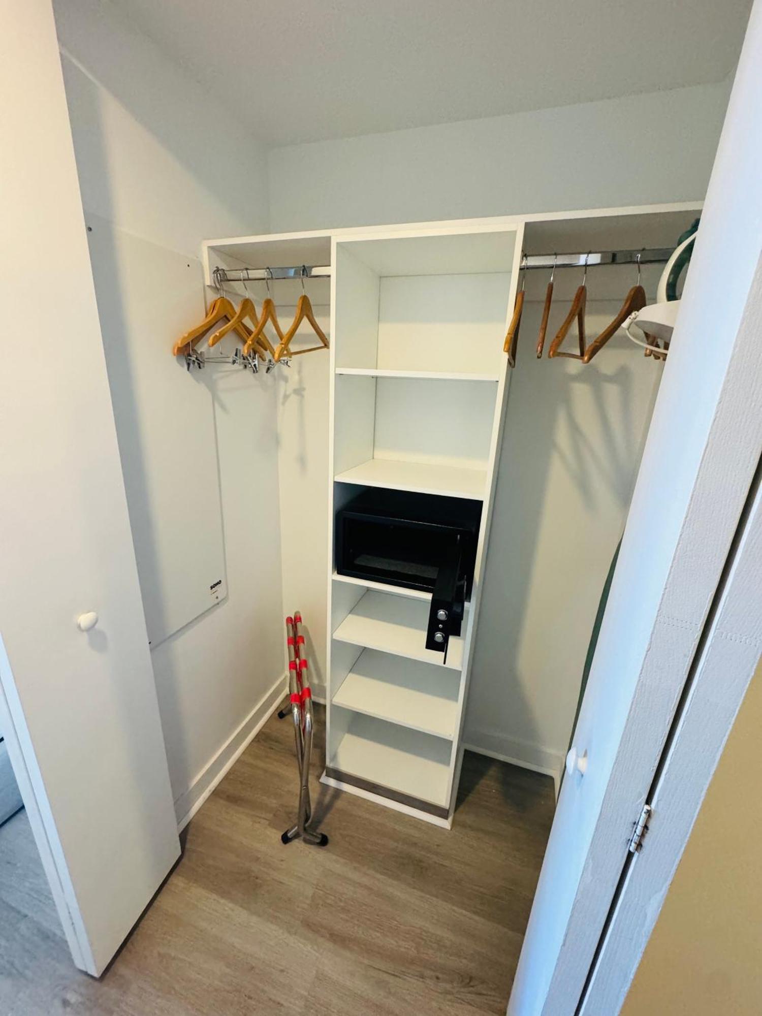 Lovely 2bed 1bath With Private Balcony 18th Floor Apartment Hallandale Beach